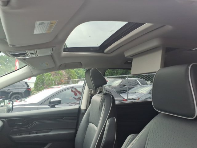 Used 2025 Honda Odyssey Elite image 16
