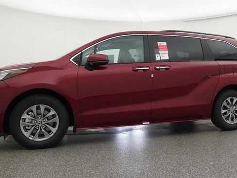 New 2026 Toyota Sienna XLE FWD image 18