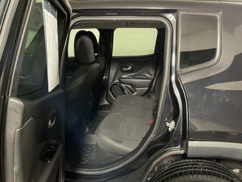 Used 2016 Jeep Renegade Latitude image 30