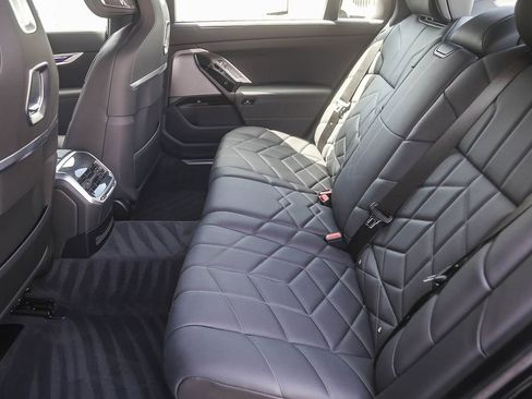 Used 2026 BMW i7 eDrive50 w/ M Sport Package RWD image 15