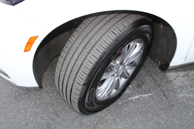 Used 2022 Buick Enclave Essence FWD image 17