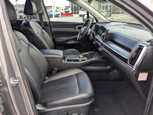 Used 2025 Kia Sorento EX AWD/4WD image 28