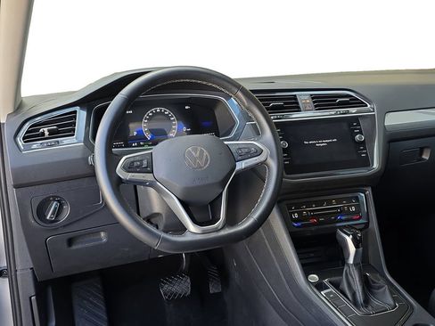 Used 2024 Volkswagen Tiguan SE FWD image 17