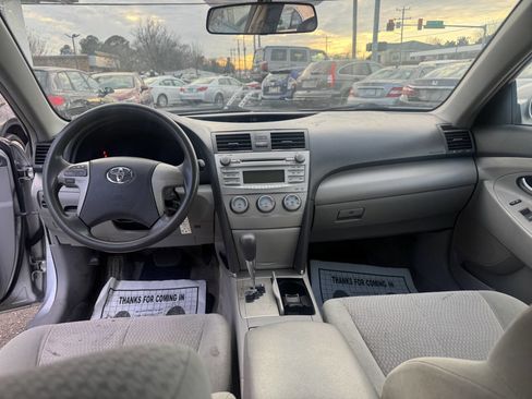 Used 2011 Toyota Camry LE image 10