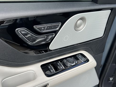 New 2025 Lincoln Aviator Reserve w/ Luxury Package image 23