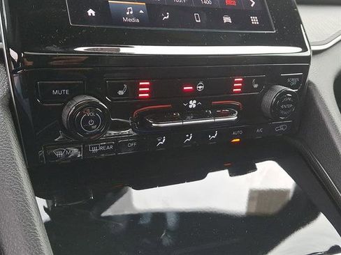 New 2025 Jeep Grand Cherokee Altitude image 13