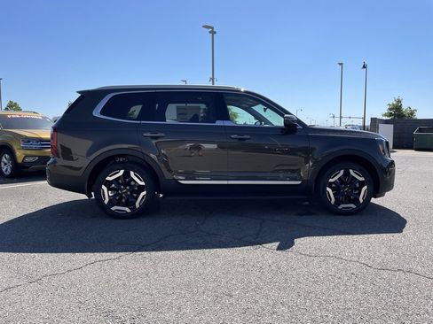 New 2025 Kia Telluride S image 9