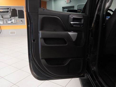 Used 2018 Chevrolet Silverado 1500 LT w/ Midnight Edition image 21