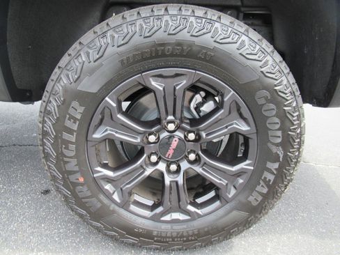 Certified 2025 GMC Canyon Elevation w/ Convenience Package RWD image 8