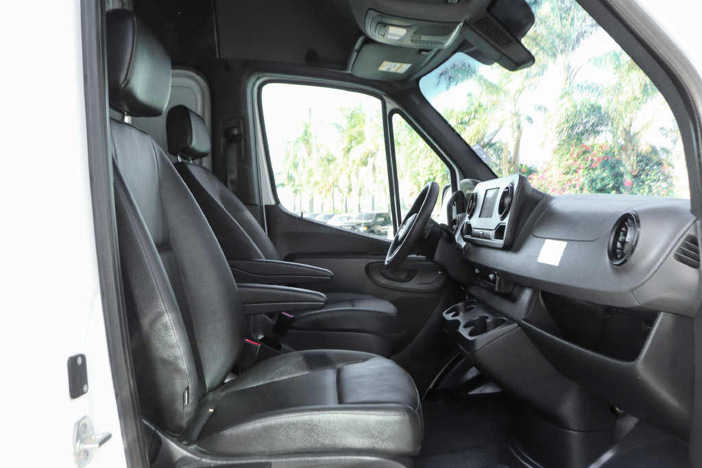 Used 2023 Mercedes-Benz Sprinter 2500 w/ Acoustic Package image 37