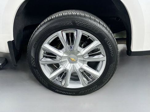 Used 2022 Chevrolet Silverado 1500 High Country w/ High Country Premium Package AWD/4WD image 34