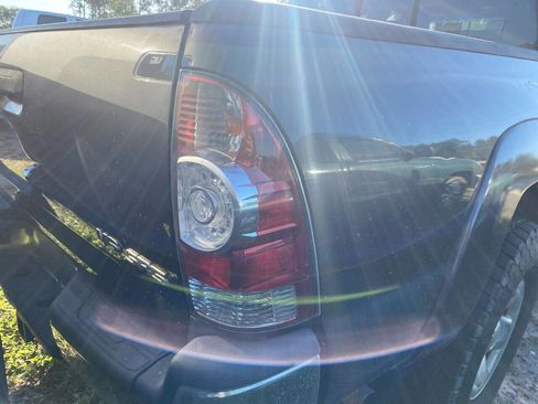 Used 2010 Toyota Tacoma V6 4x4 4dr Double Cab 5.0 ft S image 6