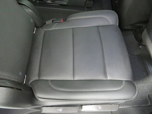 Used 2022 GMC Yukon XL Denali w/ Advanced Technology Package image 45