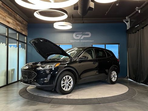 Used 2020 Ford Escape SE image 24