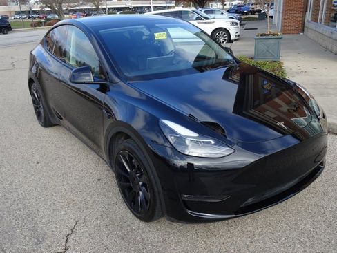 Used 2023 Tesla Model Y Long Range image 25