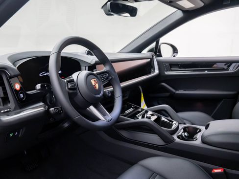 Certified 2025 Porsche Cayenne E-Hybrid Coupe AWD/4WD image 4