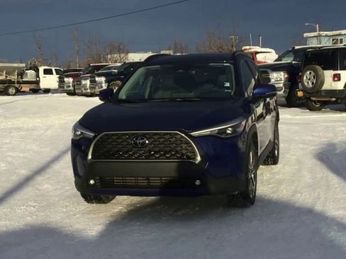 Used 2023 Toyota Corolla Cross XLE w/ Convenience Package image 3