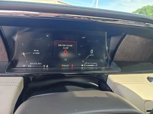 Used 2020 Lincoln Navigator Reserve w/ Luxury Package RWD image 11