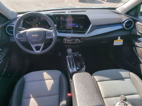 New 2026 Chevrolet Trax LT w/ LT Convenience Package FWD image 9