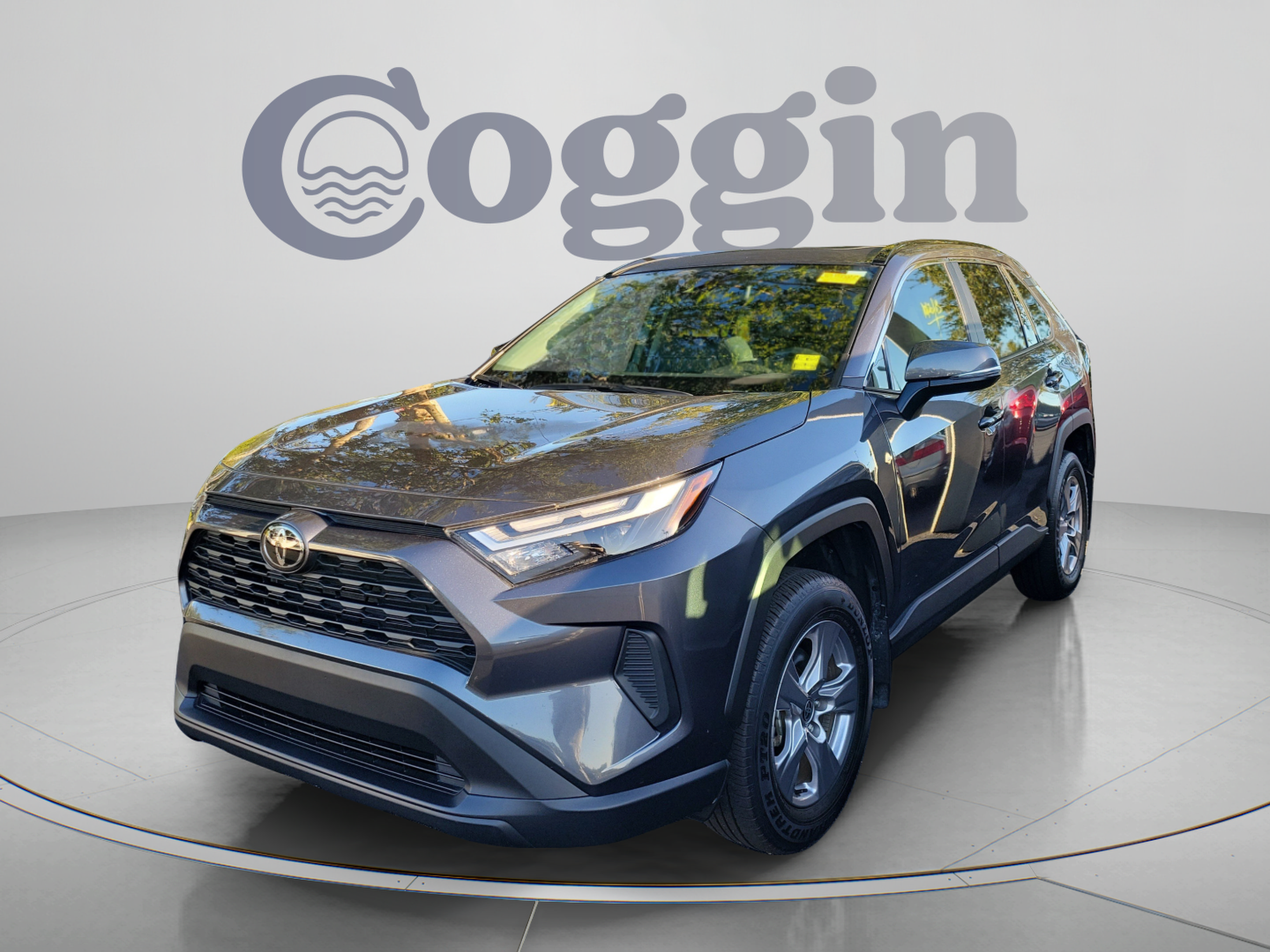 Used 2025 Toyota RAV4 XLE w/ Convenience Package FWD image 2