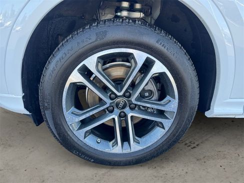 Used 2025 Audi Q5 Premium w/ Convenience Package image 9