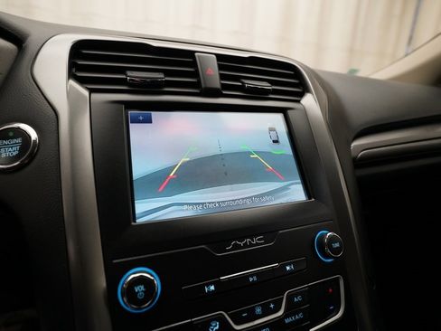 Used 2020 Ford Fusion SE image 19