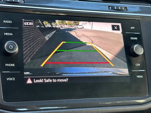 Used 2022 Volkswagen Tiguan SE image 16