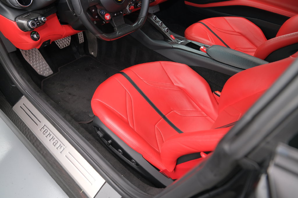 Used 2018 Ferrari 812 Superfast RWD image 12