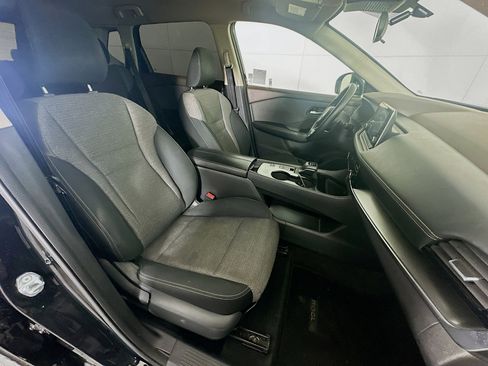 Used 2022 Nissan Rogue SV FWD image 29