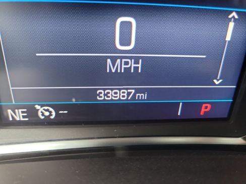Used 2024 GMC Terrain SLE FWD image 31