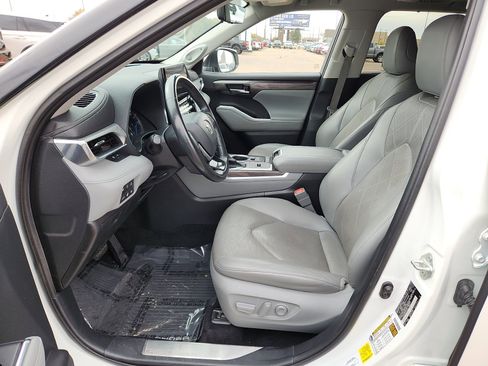 Used 2020 Toyota Highlander Limited Platinum image 11