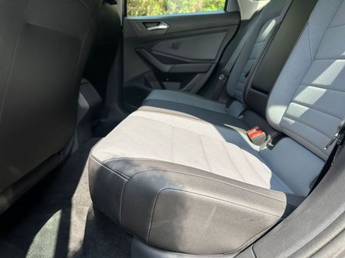 Used 2025 Volkswagen Jetta SE image 25