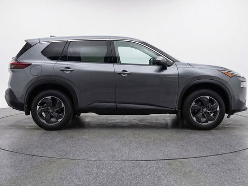 Used 2025 Nissan Rogue SV AWD/4WD image 11