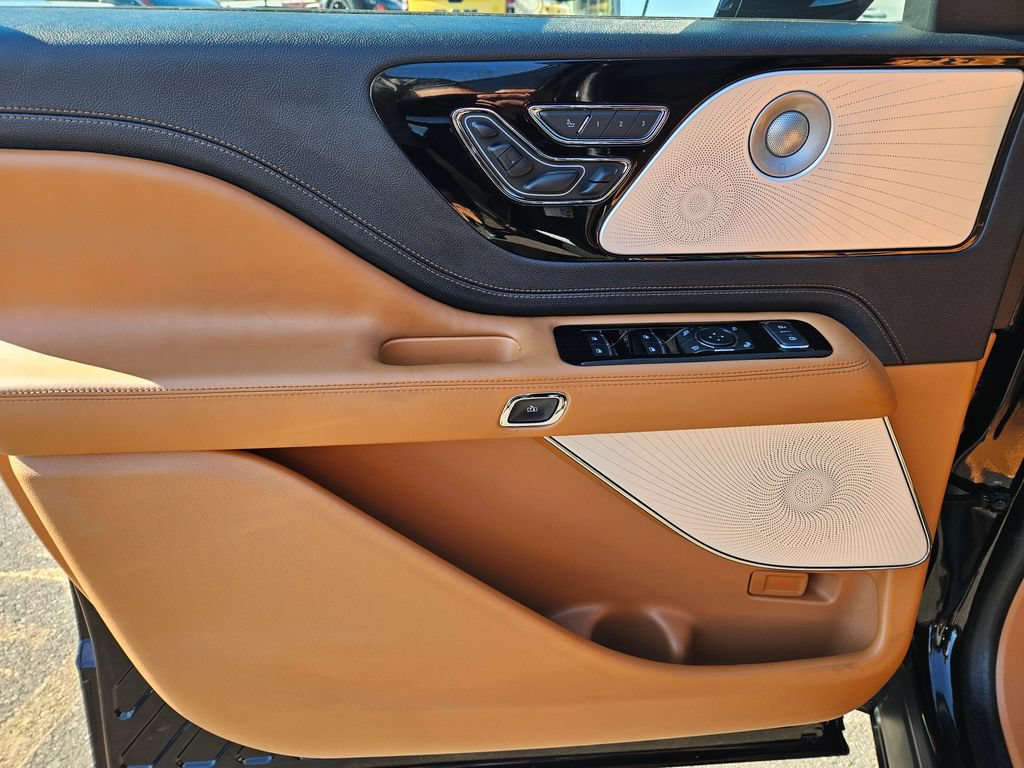 Certified 2025 Lincoln Aviator Black Label AWD/4WD image 23