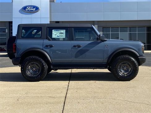 New 2025 Ford Bronco Base w/ Sasquatch Package image 2