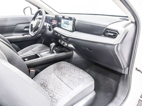 Used 2025 Nissan Kicks SV AWD/4WD image 32