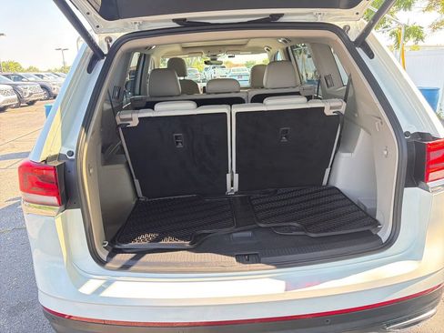 Used 2024 Volkswagen Atlas SE w/ Panoramic Sunroof Package FWD image 27