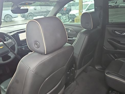 Used 2022 Chevrolet Traverse Premier image 12