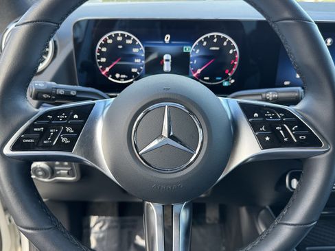 Used 2025 Mercedes-Benz GLA 250 4MATIC image 24