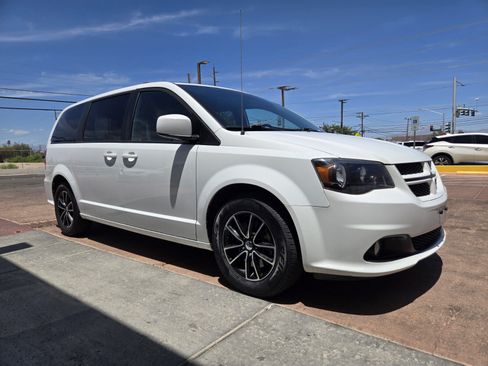 Used 2019 Dodge Grand Caravan GT FWD image 4
