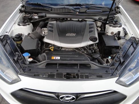 Used 2016 Hyundai Genesis 3.8 RWD image 15