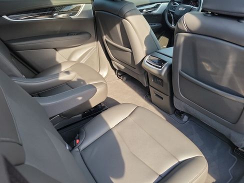 Used 2025 Cadillac XT6 Premium Luxury w/ Technology Package FWD image 29