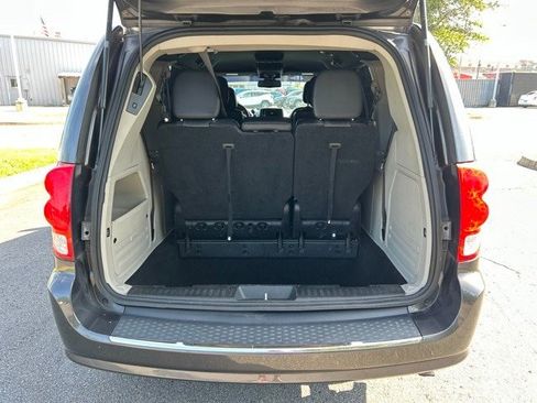 Used 2019 Dodge Grand Caravan SXT image 7