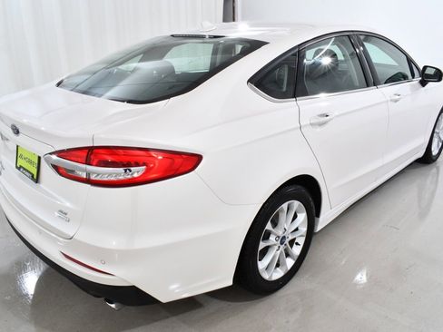Used 2020 Ford Fusion SE image 11