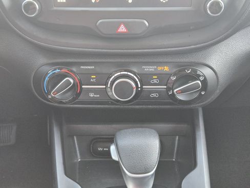 Used 2025 Kia Soul LX w/ LX Technology Package FWD image 21