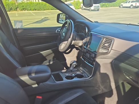 Used 2021 Jeep Grand Cherokee Laredo X image 13