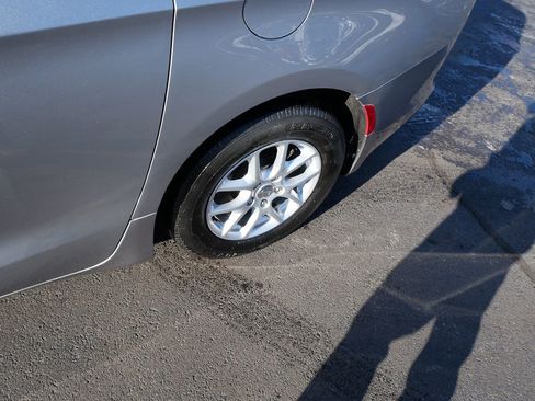 Used 2017 Chrysler Pacifica LX image 37