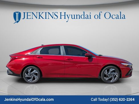 Used 2025 Hyundai Elantra Limited FWD image 2
