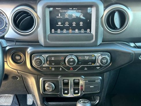 Used 2021 Jeep Wrangler Willys image 32