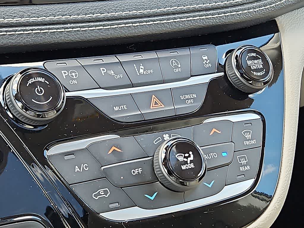 Used 2021 Chrysler Pacifica Limited w/ Premium & Safety Sphere Group AWD/4WD image 16
